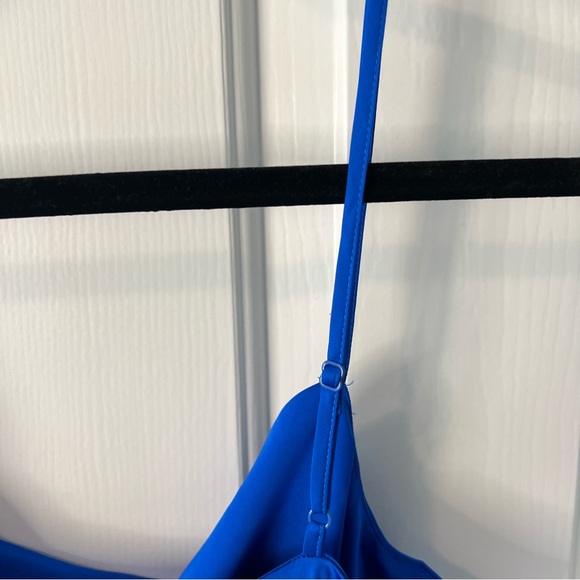 Express cowl neck blue maxi dress w/ slit and adjustable straps. SIZE small - Picture 5 of 9